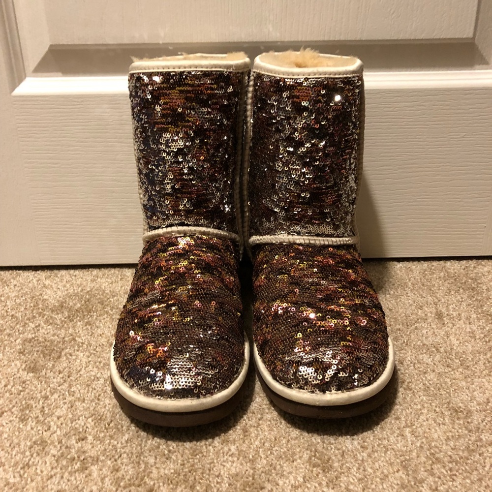 Ugg short brown sequin boots size 8